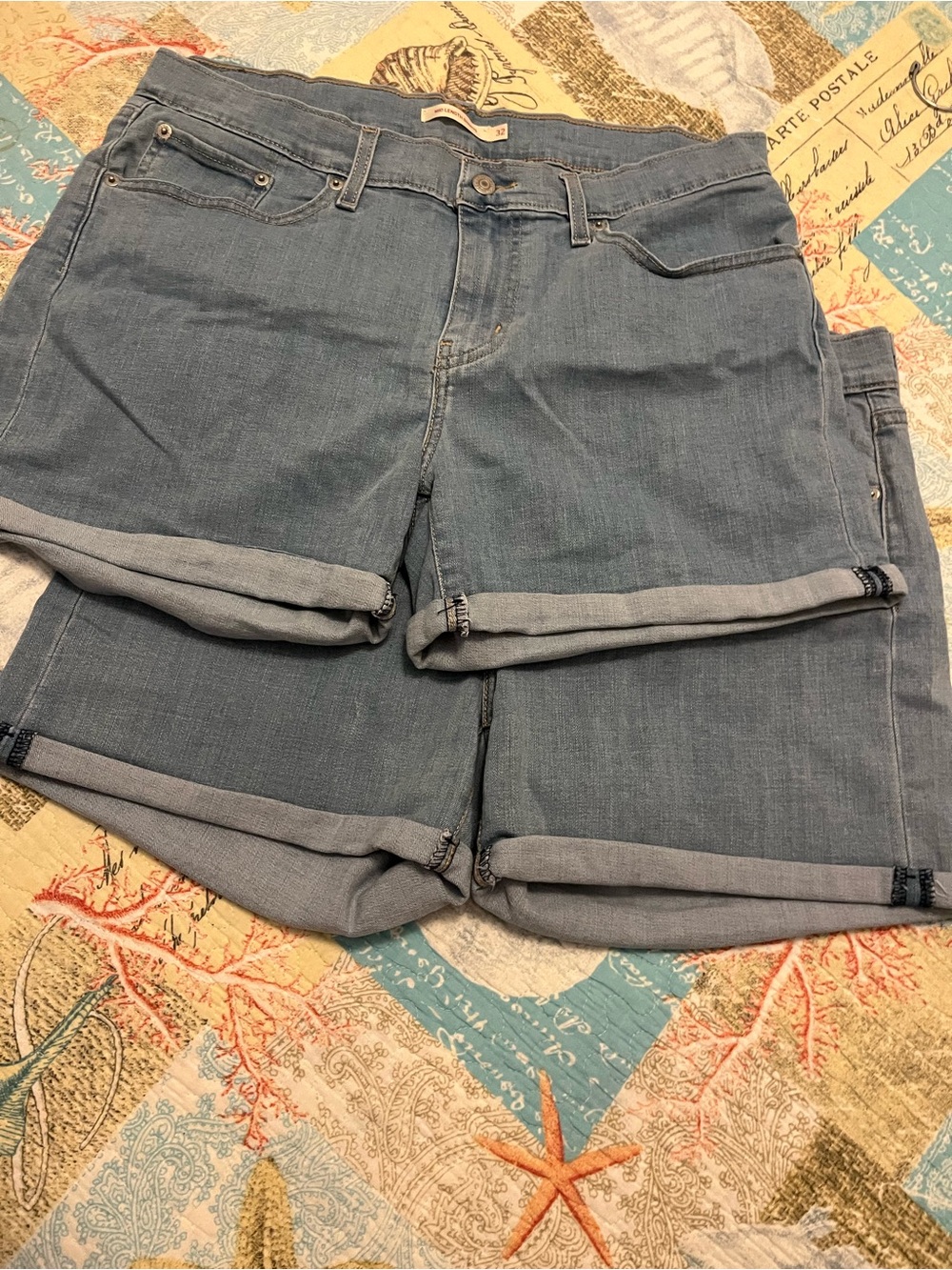 Levi's Light Blue Denim Mid-Length Shorts - Rolled Hem - Picture 2 of 12